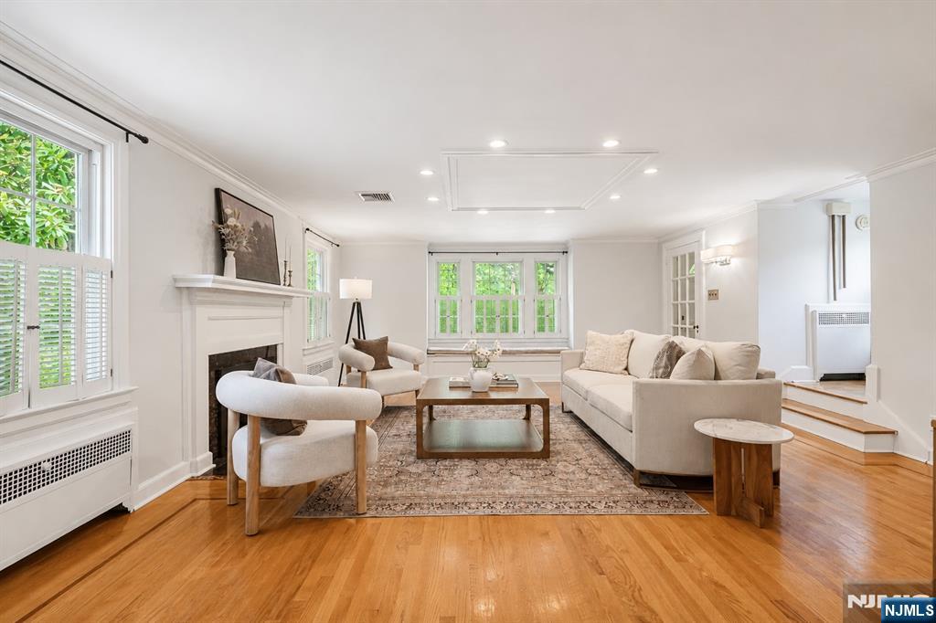 327 Chestnut Street Nutley, NJ 07110 - Photo 4 of 33