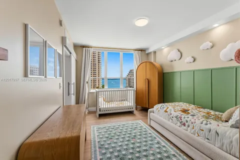 $1,295,000 | 888 Brickell Key Drive, Unit 1207, Miami, FL 33131