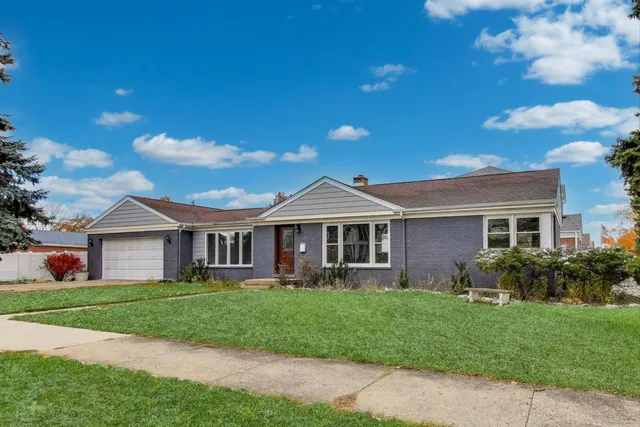 $525,000 | 794 East Lincoln Avenue, Des Plaines, IL 60018