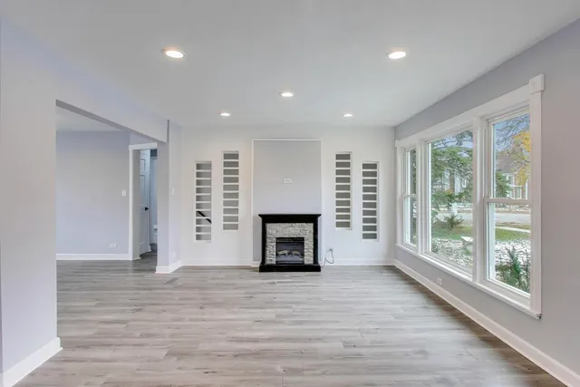 $525,000 | 794 East Lincoln Avenue, Des Plaines, IL 60018