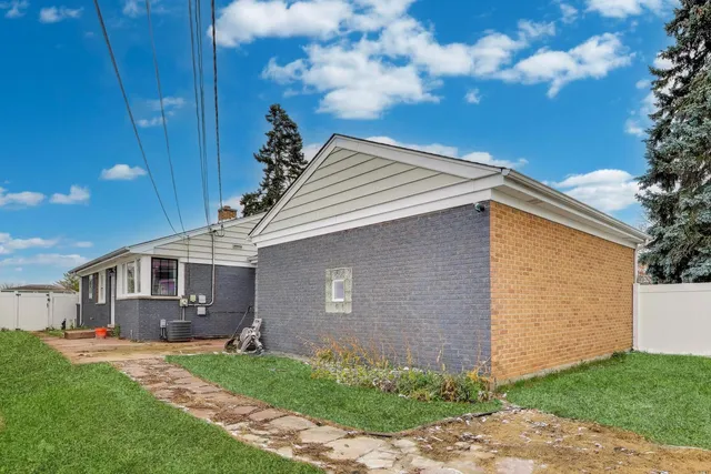 $525,000 | 794 East Lincoln Avenue, Des Plaines, IL 60018