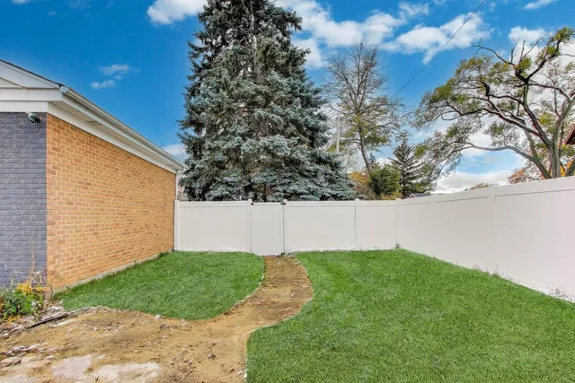 $525,000 | 794 East Lincoln Avenue, Des Plaines, IL 60018