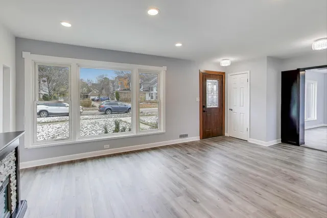 $525,000 | 794 East Lincoln Avenue, Des Plaines, IL 60018