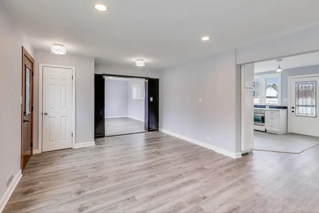 $525,000 | 794 East Lincoln Avenue, Des Plaines, IL 60018