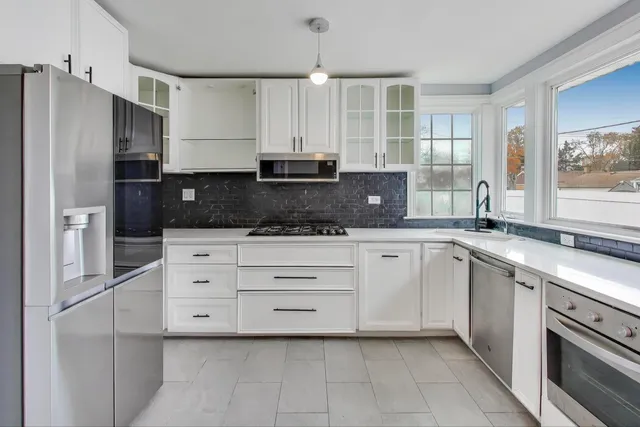 $525,000 | 794 East Lincoln Avenue, Des Plaines, IL 60018