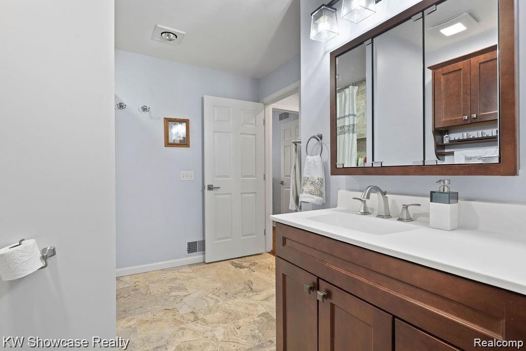 5342 Farley Road Clarkston, MI 48346 - Photo 34 of 47 960A4239.jpg