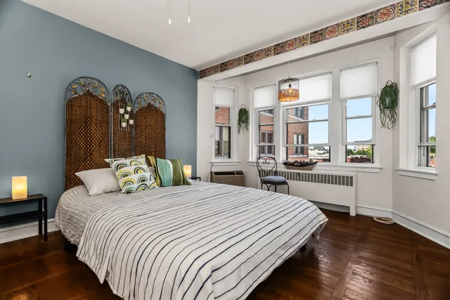 $145,000 | 1585 Ridge Avenue, Unit 506, Evanston, IL 60201