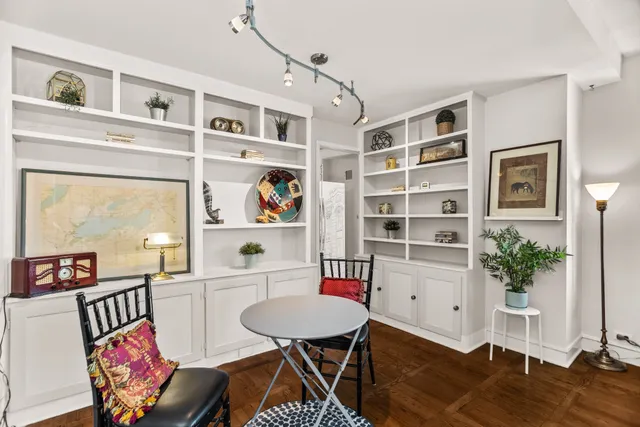 $145,000 | 1585 Ridge Avenue, Unit 506, Evanston, IL 60201