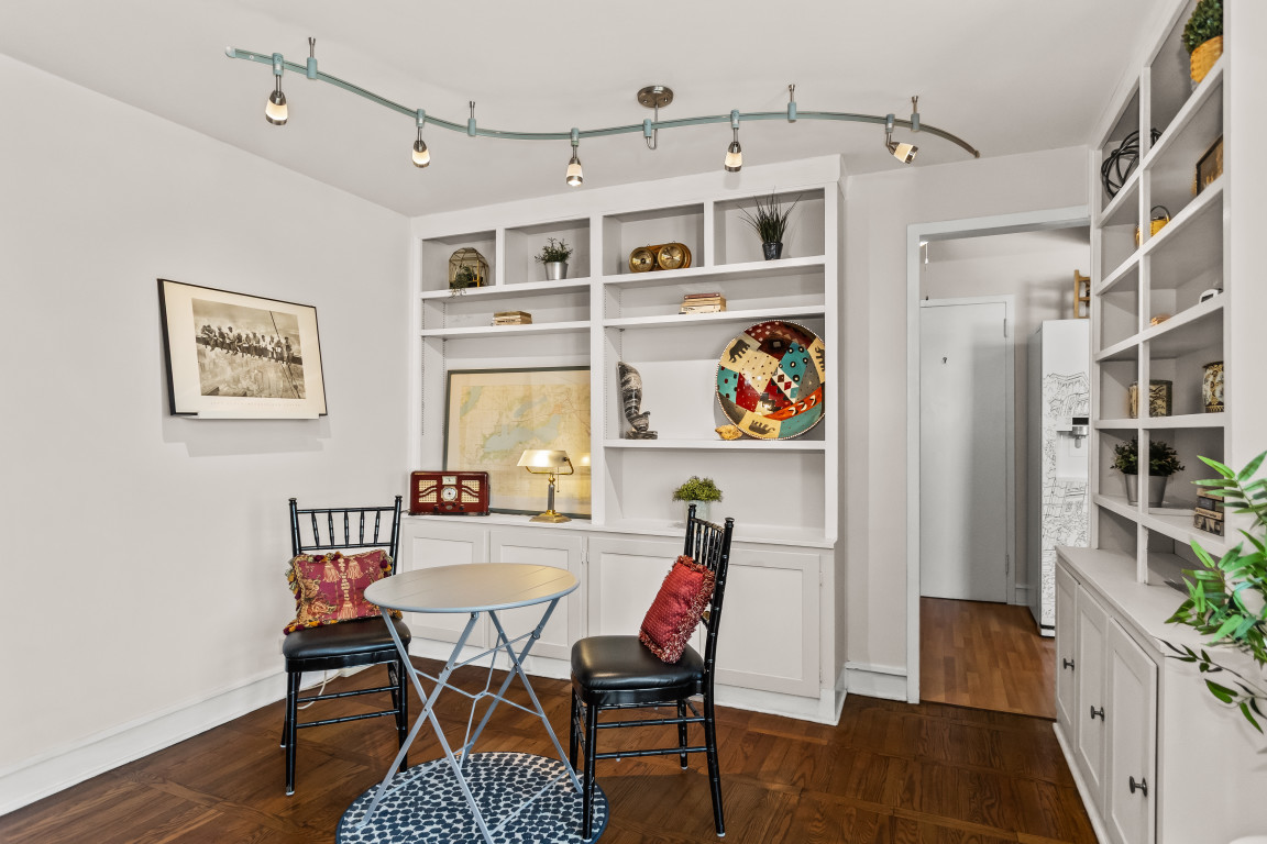 1585 Ridge Avenue, Unit 506 Evanston, IL 60201 - Photo 7 of 15