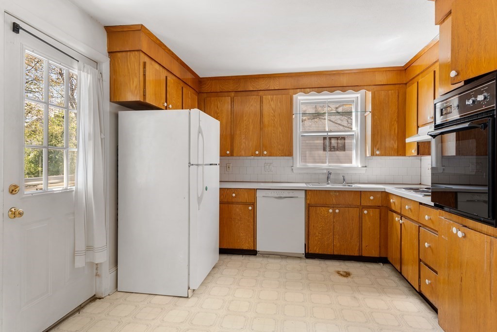 190 Walnut Street Newton, MA 02460 - Photo 6 of 23