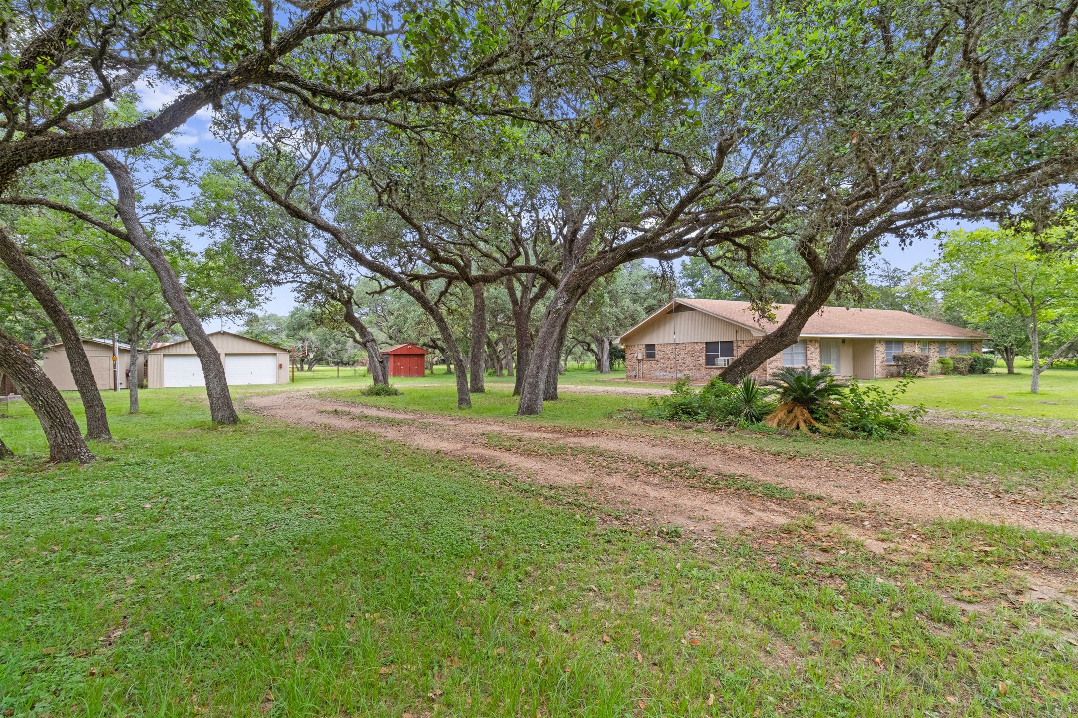 1205 Struss Lane Columbus, TX 78934 - Photo 2 of 22 Gallery Image 2