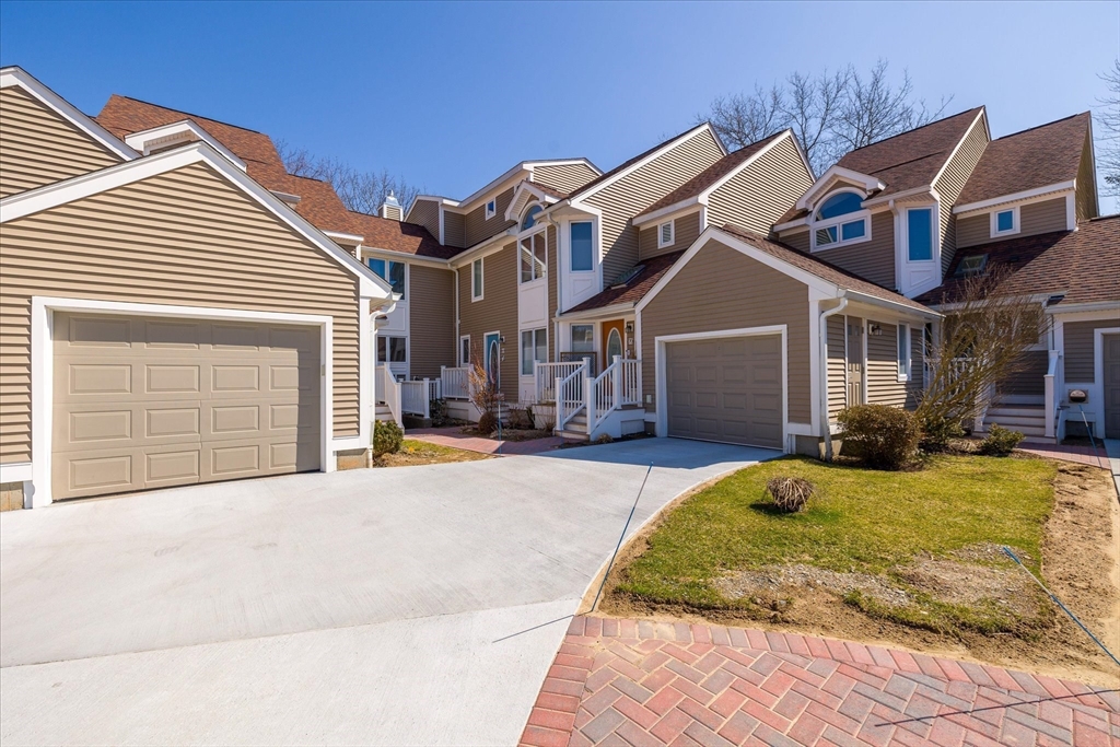 69 Pointe Rok Drive, Unit 69 Worcester, MA 01604 - Photo 4 of 39 Gallery Image 4