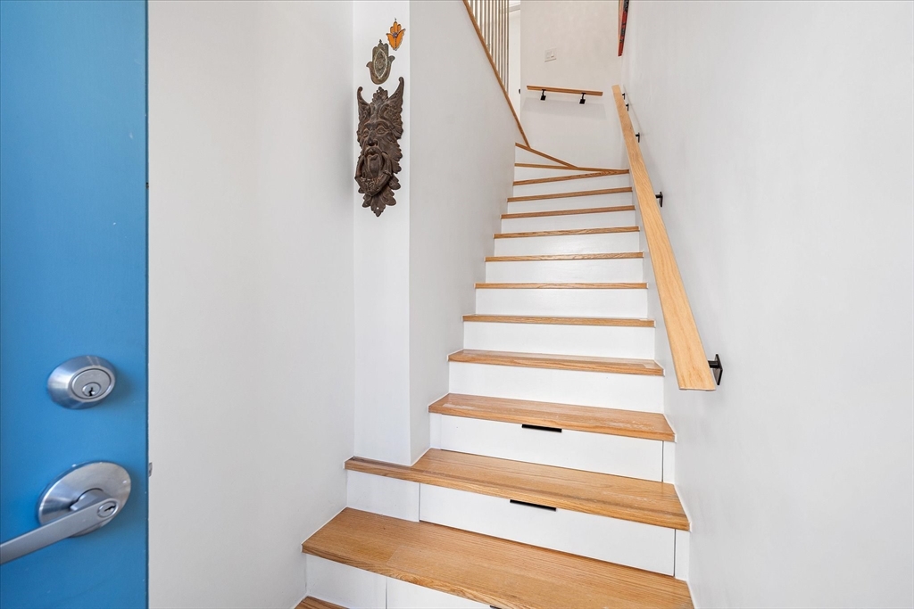 69 Pointe Rok Drive, Unit 69 Worcester, MA 01604 - Photo 5 of 39 Gallery Image 5