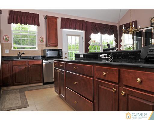 46 Pebble Creek Road Dayton, NJ 08810 - Photo 4 of 10 Gallery Image 4