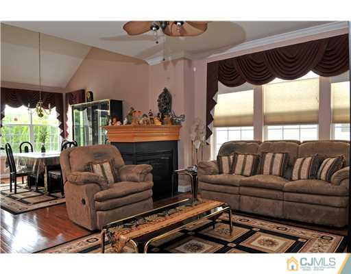 46 Pebble Creek Road Dayton, NJ 08810 - Photo 5 of 10 Gallery Image 5