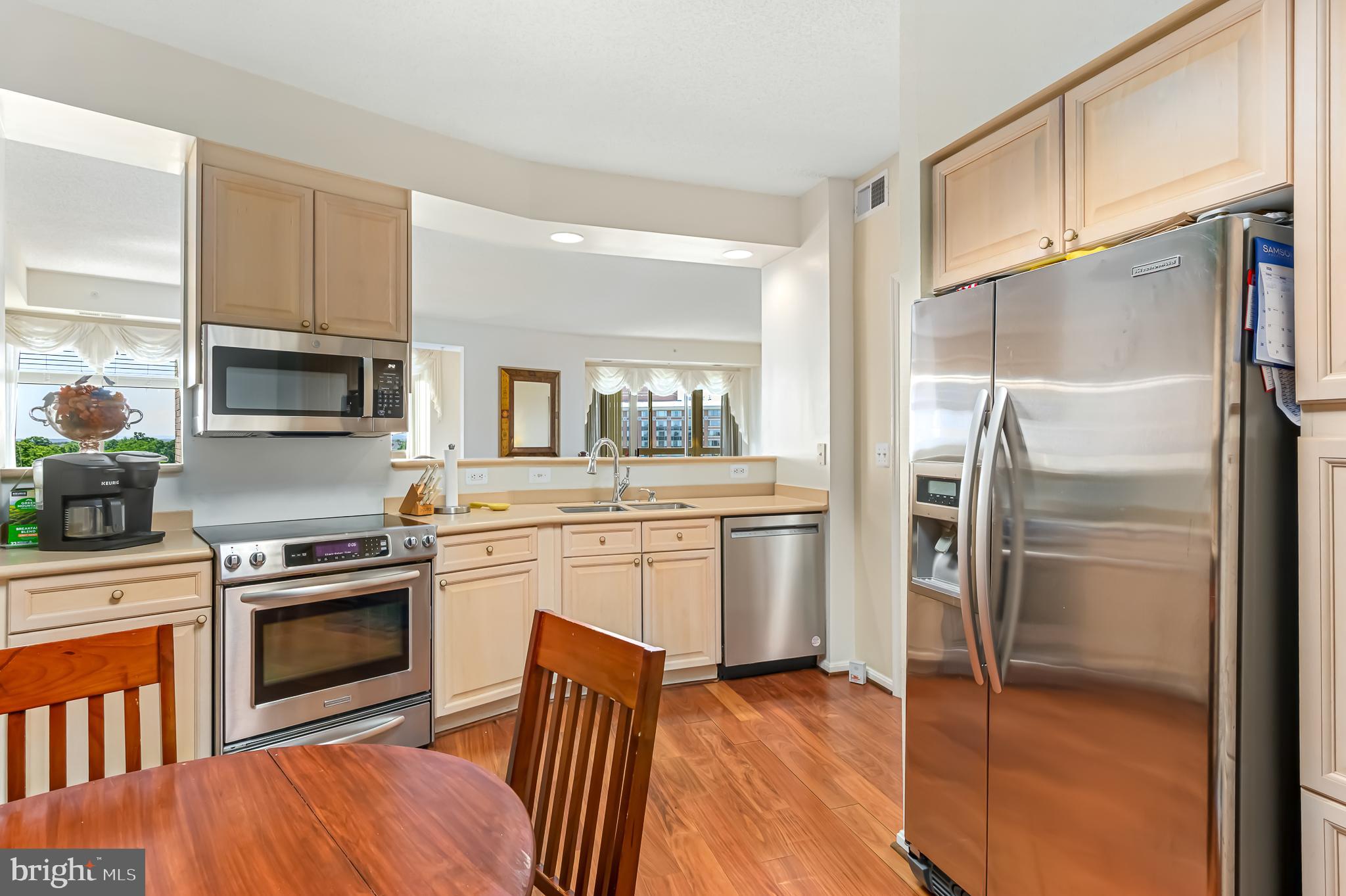 19355 Cypress Ridge Terrace, Unit 1021 Leesburg, VA 20176 - Photo 11 of 51 Kitchen