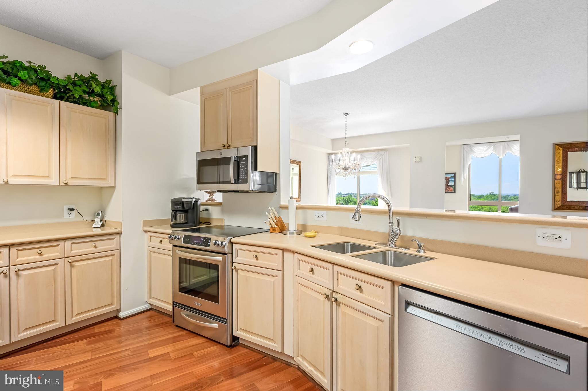 19355 Cypress Ridge Terrace, Unit 1021 Leesburg, VA 20176 - Photo 9 of 51 Stainless Steel appliances