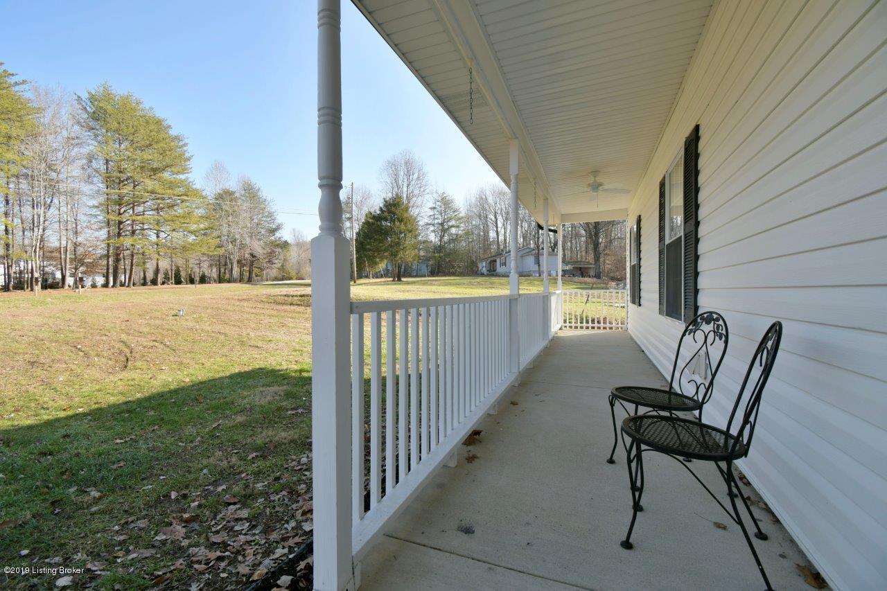 176 Big Country Road West Shepherdsville, KY 40165 - Photo 2 of 25 031E551E-7529-4F1C-A0C3-596AD032F3AA_1_2
