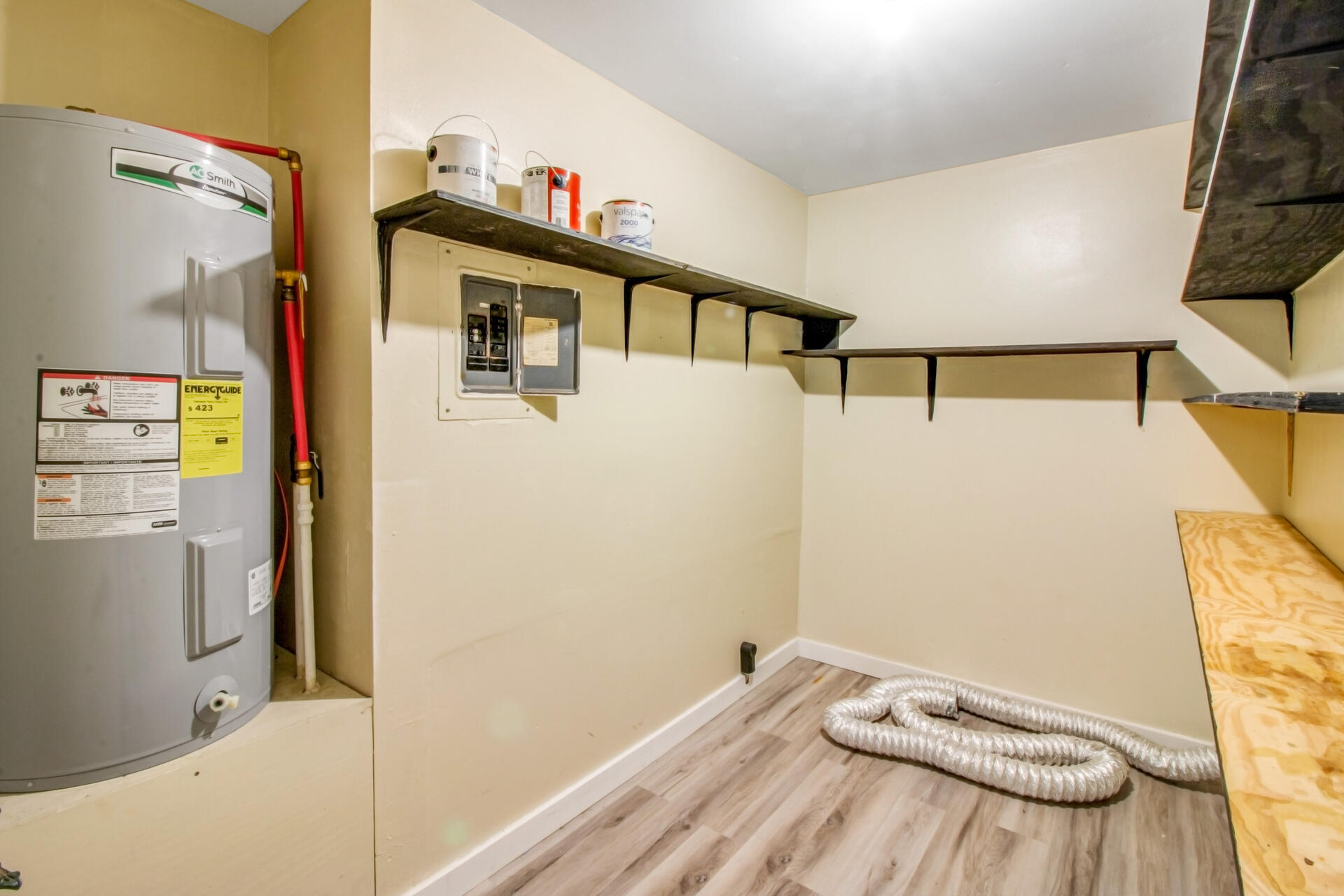 697 Long Drive Crestview, FL 32539 - Photo 21 of 26 a view of livingroom with furniture