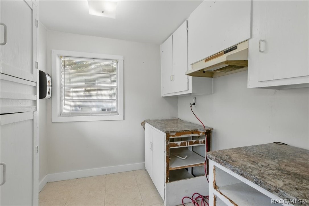 6 62nd Street Yankeetown, FL 34498 - Photo 44 of 55 a kitchen with a stove and a cabinet