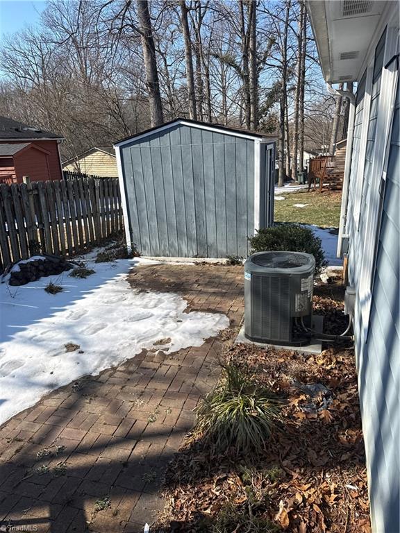 2101 Arbrook Lane High Point, NC 27265 - Photo 3 of 28