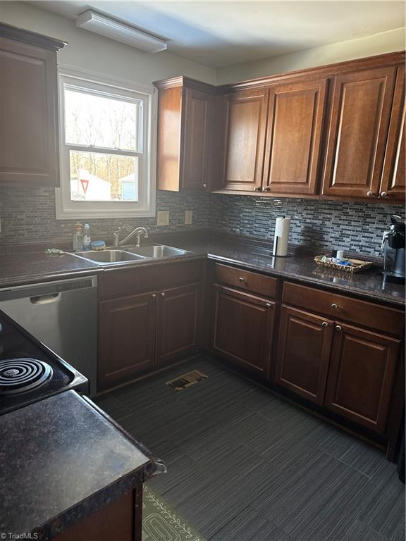 2101 Arbrook Lane High Point, NC 27265 - Photo 8 of 28