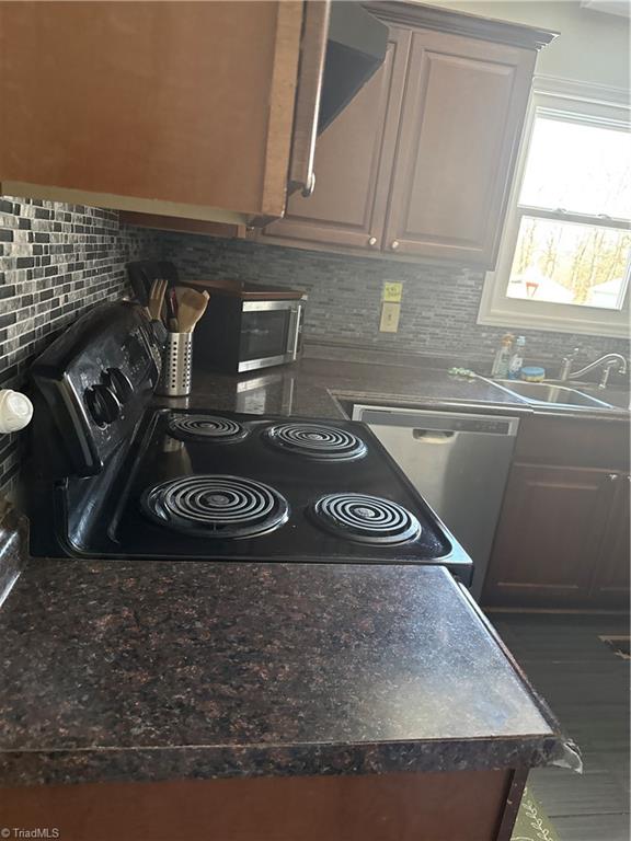 2101 Arbrook Lane High Point, NC 27265 - Photo 9 of 28