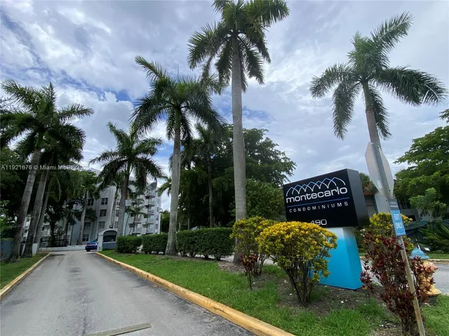 $1,950 | 492 Northwest 165th Street, Unit C215, Miami, FL 33169