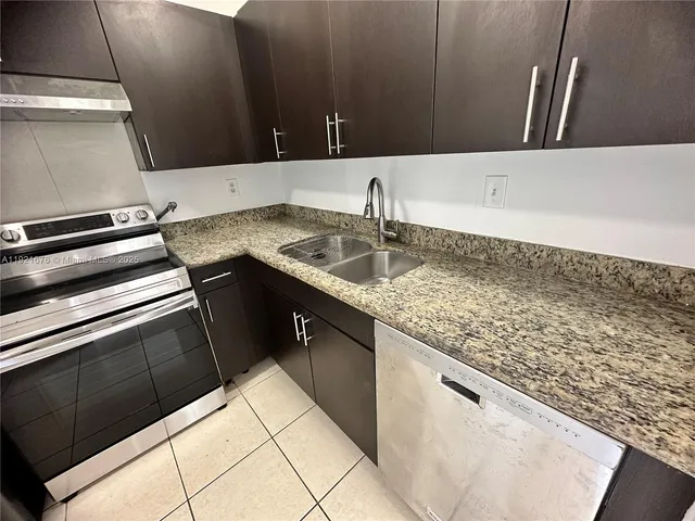 $1,950 | 492 Northwest 165th Street, Unit C215, Miami, FL 33169