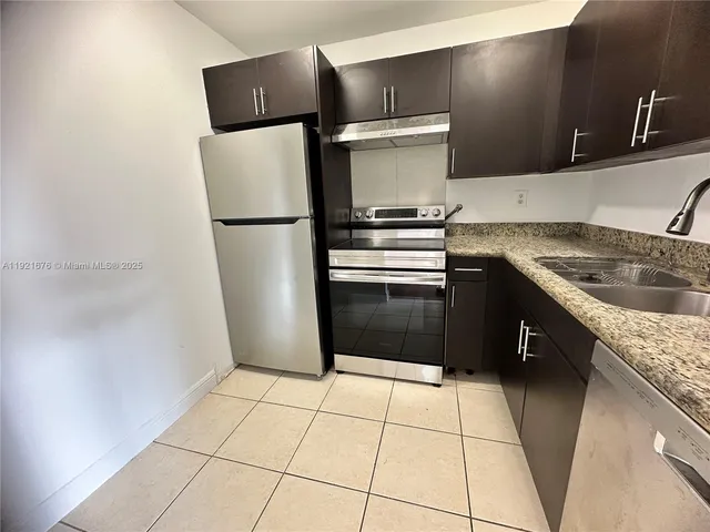 $1,950 | 492 Northwest 165th Street, Unit C215, Miami, FL 33169