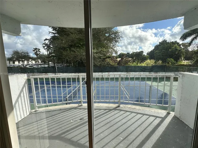$1,950 | 492 Northwest 165th Street, Unit C215, Miami, FL 33169