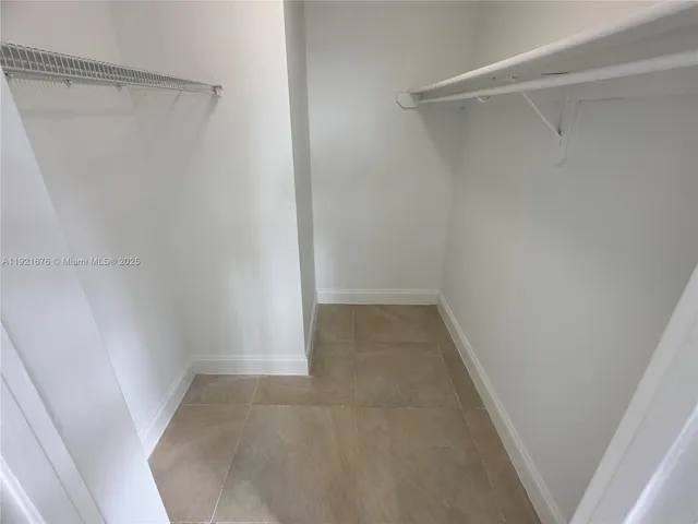 $1,950 | 492 Northwest 165th Street, Unit C215, Miami, FL 33169