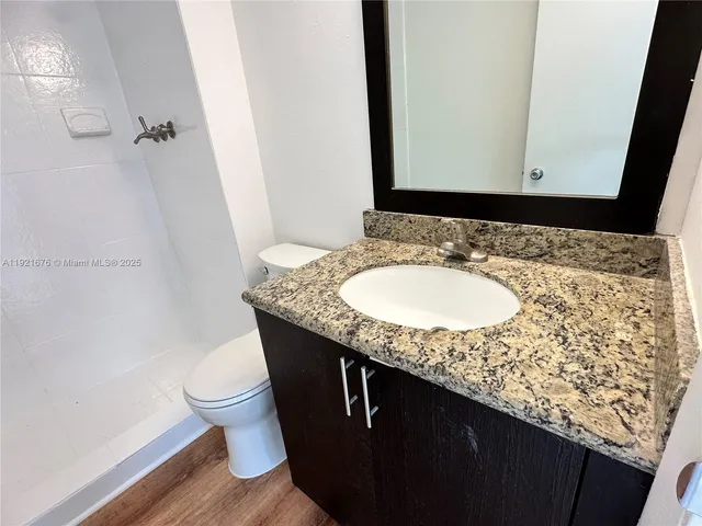 $1,950 | 492 Northwest 165th Street, Unit C215, Miami, FL 33169