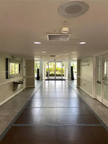 $1,950 | 492 Northwest 165th Street, Unit C215, Miami, FL 33169