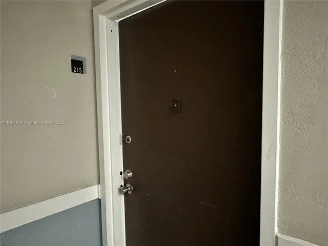 $1,950 | 492 Northwest 165th Street, Unit C215, Miami, FL 33169