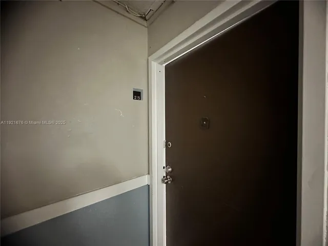 $1,950 | 492 Northwest 165th Street, Unit C215, Miami, FL 33169