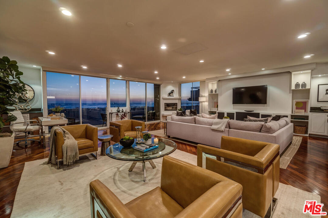 3711 Ocean Front Walk, Unit 2 Marina del Rey, CA 90292 - Photo 1 of 35 Gallery Image 1