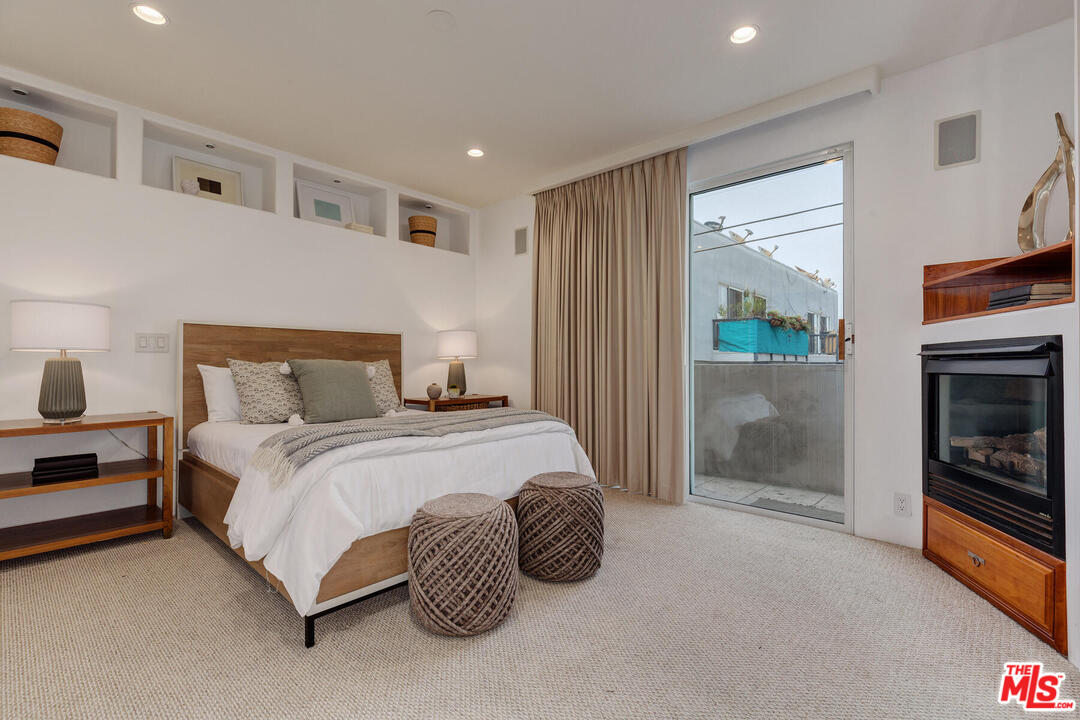 3711 Ocean Front Walk, Unit 2 Marina del Rey, CA 90292 - Photo 12 of 35 Gallery Image 12