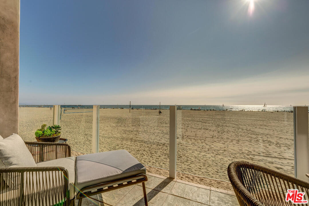 3711 Ocean Front Walk, Unit 2 Marina del Rey, CA 90292 - Photo 14 of 35 Gallery Image 14