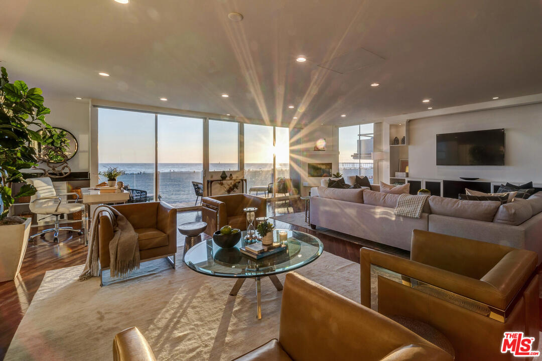 3711 Ocean Front Walk, Unit 2 Marina del Rey, CA 90292 - Photo 16 of 35 Gallery Image 16