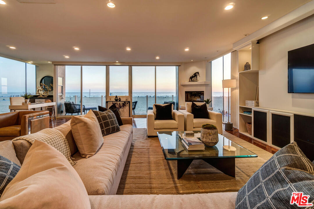 3711 Ocean Front Walk, Unit 2 Marina del Rey, CA 90292 - Photo 20 of 35 Gallery Image 20