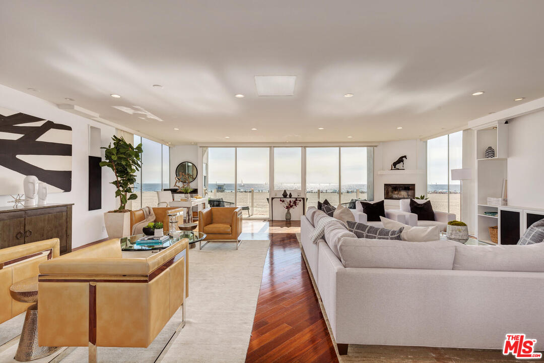 3711 Ocean Front Walk, Unit 2 Marina del Rey, CA 90292 - Photo 3 of 35 Gallery Image 3