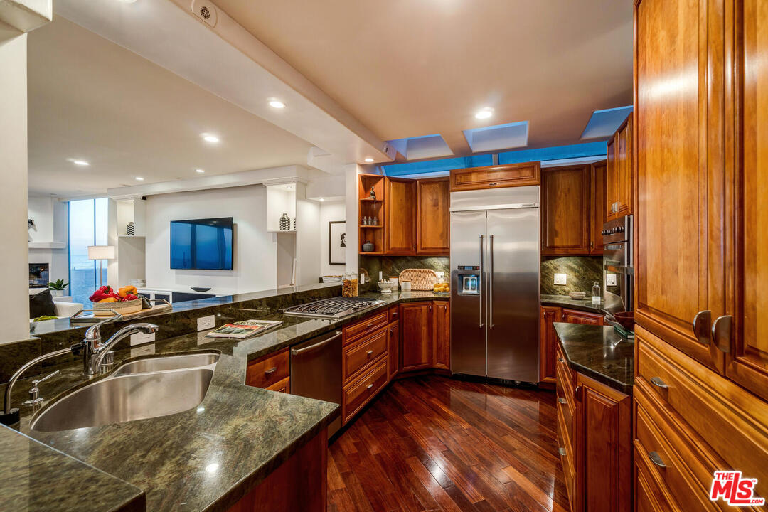 3711 Ocean Front Walk, Unit 2 Marina del Rey, CA 90292 - Photo 21 of 35 Gallery Image 21