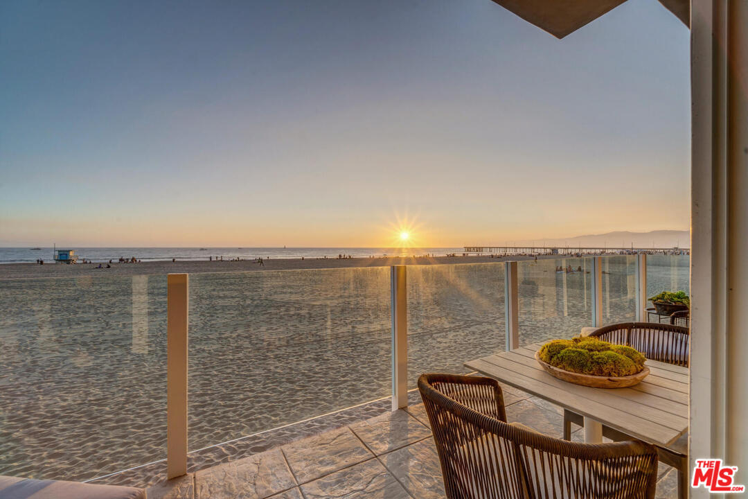 3711 Ocean Front Walk, Unit 2 Marina del Rey, CA 90292 - Photo 23 of 35 Gallery Image 23