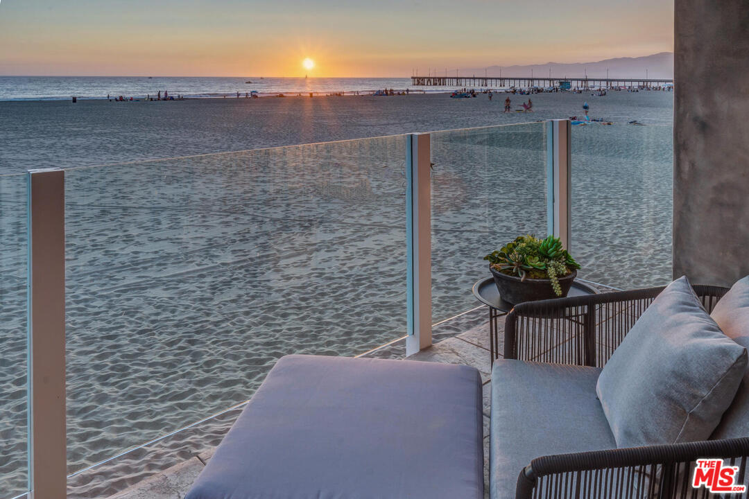 3711 Ocean Front Walk, Unit 2 Marina del Rey, CA 90292 - Photo 24 of 35 Gallery Image 24