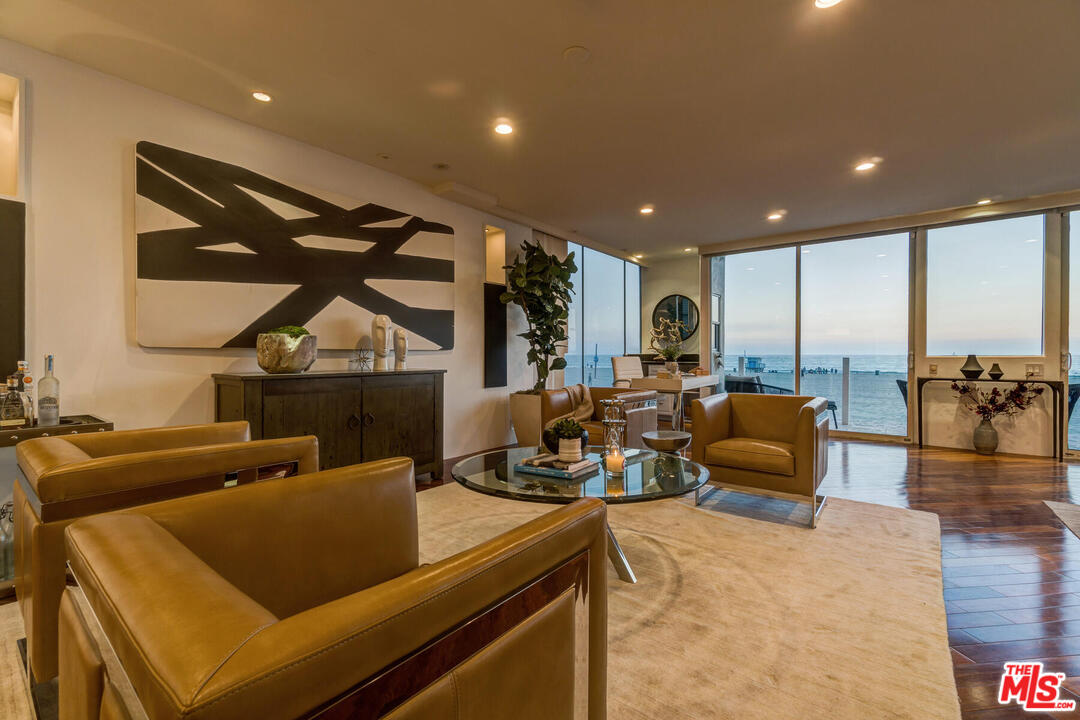 3711 Ocean Front Walk, Unit 2 Marina del Rey, CA 90292 - Photo 27 of 35 Gallery Image 27