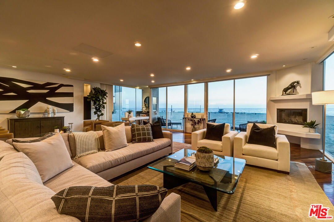 3711 Ocean Front Walk, Unit 2 Marina del Rey, CA 90292 - Photo 30 of 35 Gallery Image 30