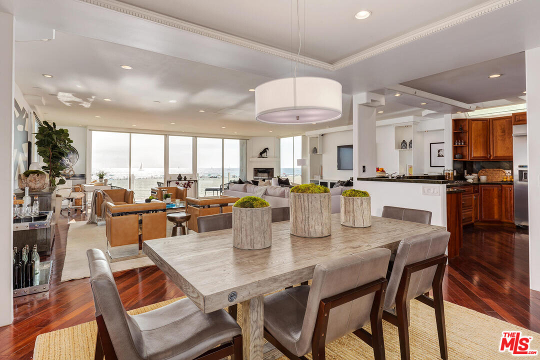 3711 Ocean Front Walk, Unit 2 Marina del Rey, CA 90292 - Photo 4 of 35 Gallery Image 4
