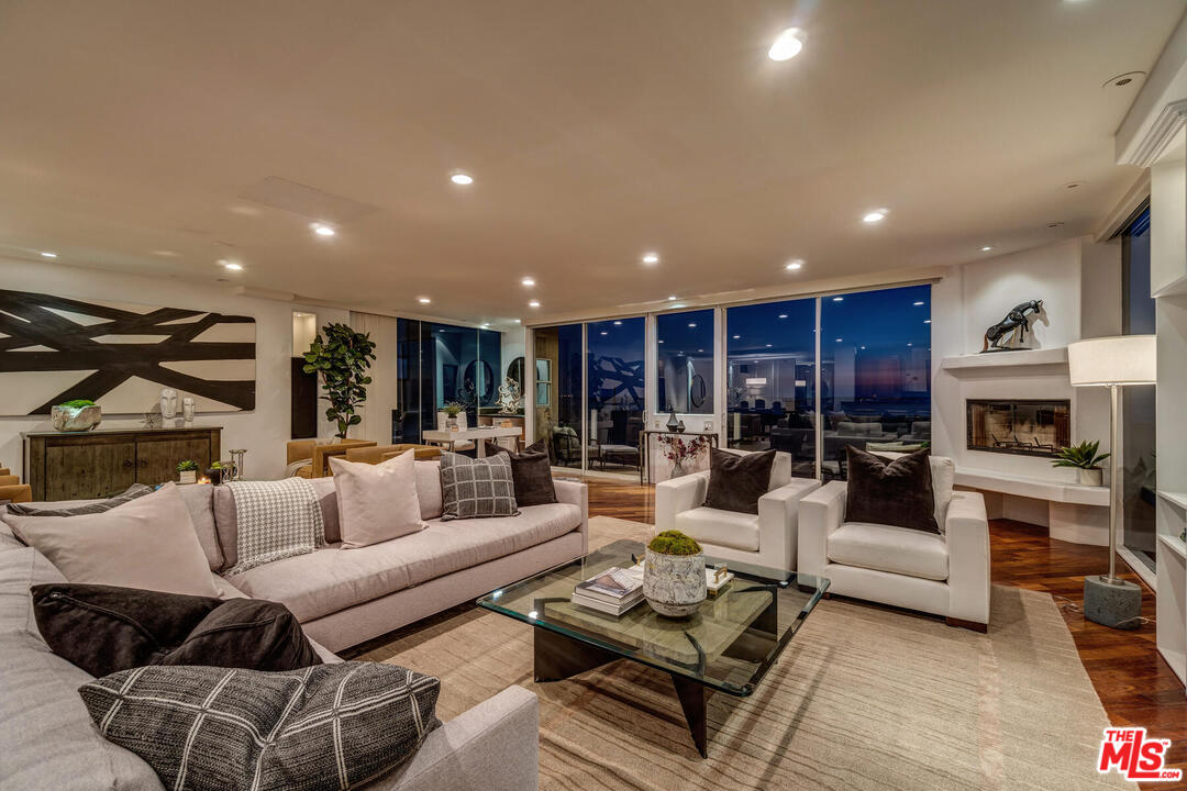 3711 Ocean Front Walk, Unit 2 Marina del Rey, CA 90292 - Photo 32 of 35 Gallery Image 32