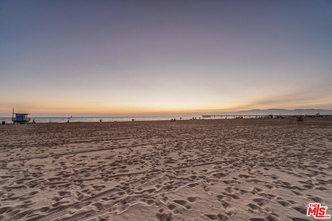 3711 Ocean Front Walk, Unit 2 Marina del Rey, CA 90292 - Photo 35 of 35 Gallery Image 35